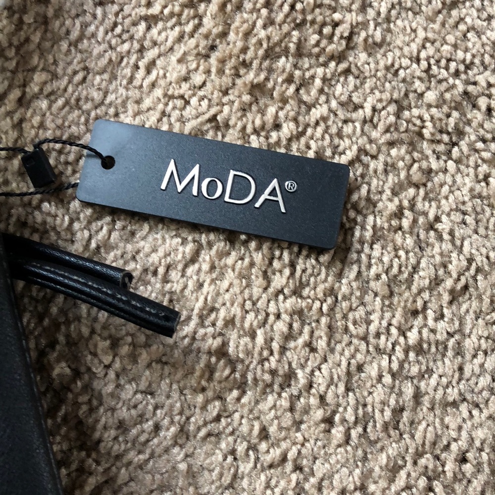 Moda Crossbody - Picture 2 of 4
